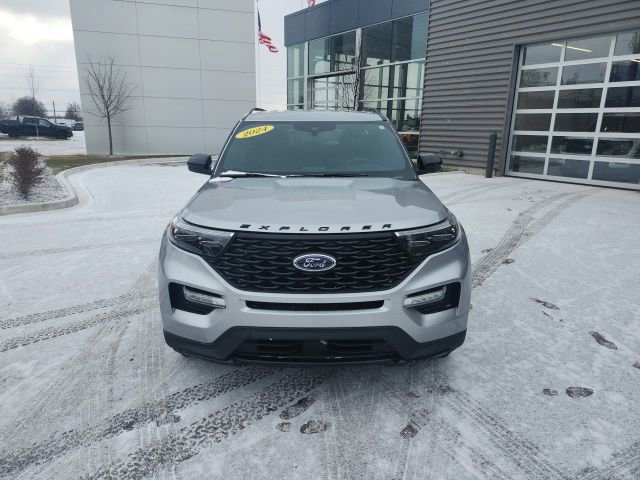 Certified 2024 Ford Explorer ST-Line w/ Class IV Trailer Tow Package image 7
