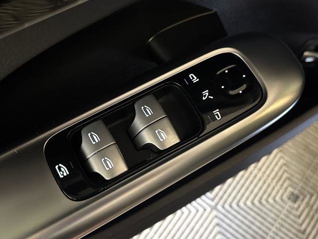 Used 2022 Mercedes-Benz C 300 Sedan image 16