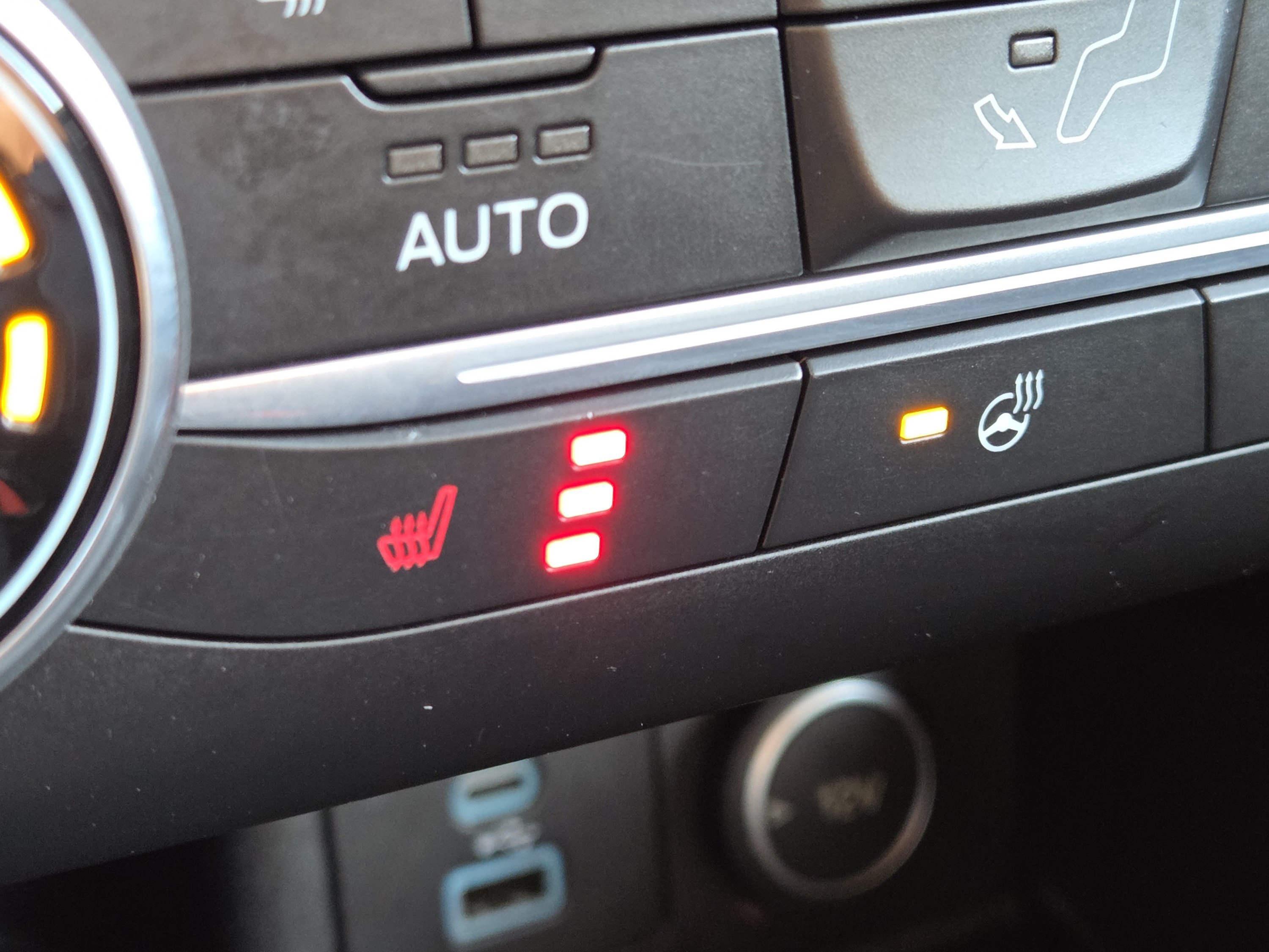 Certified 2020 Ford Escape SEL AWD/4WD image 10
