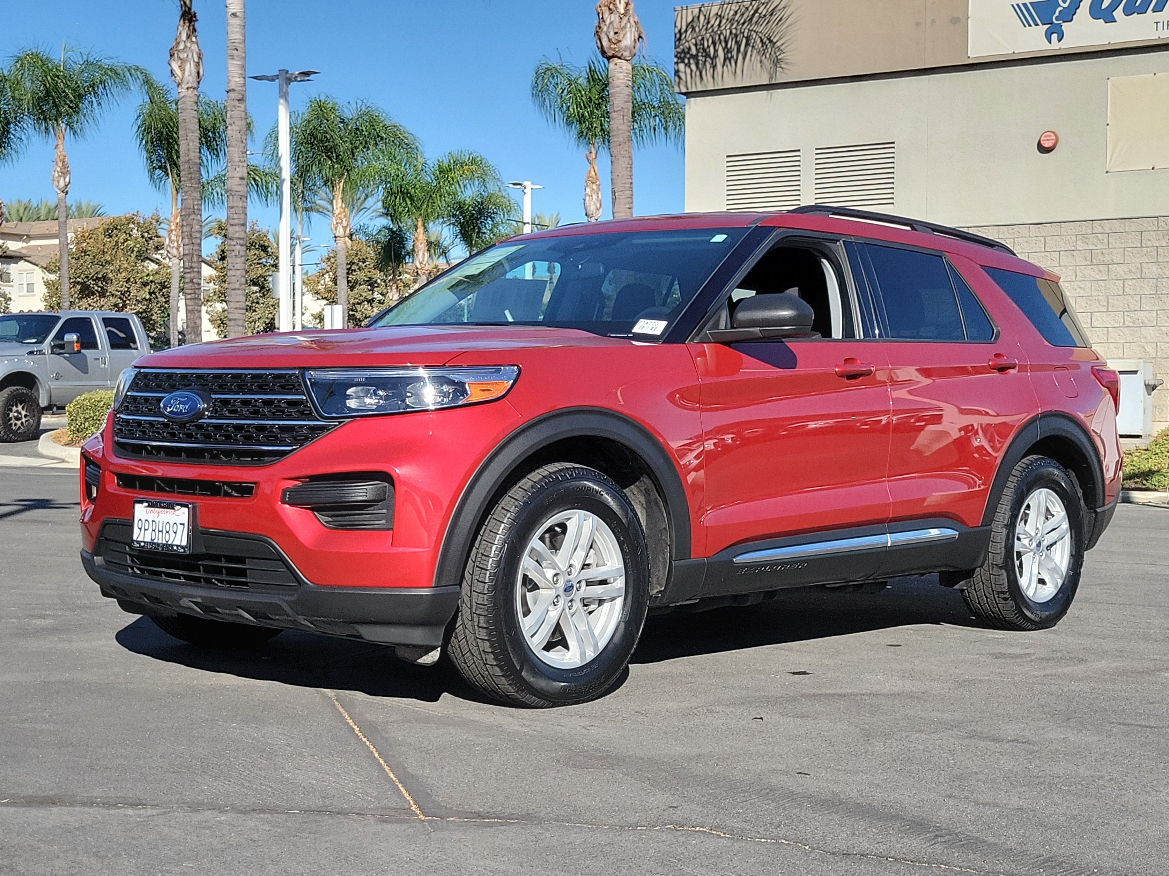Certified 2024 Ford Explorer XLT RWD image 16