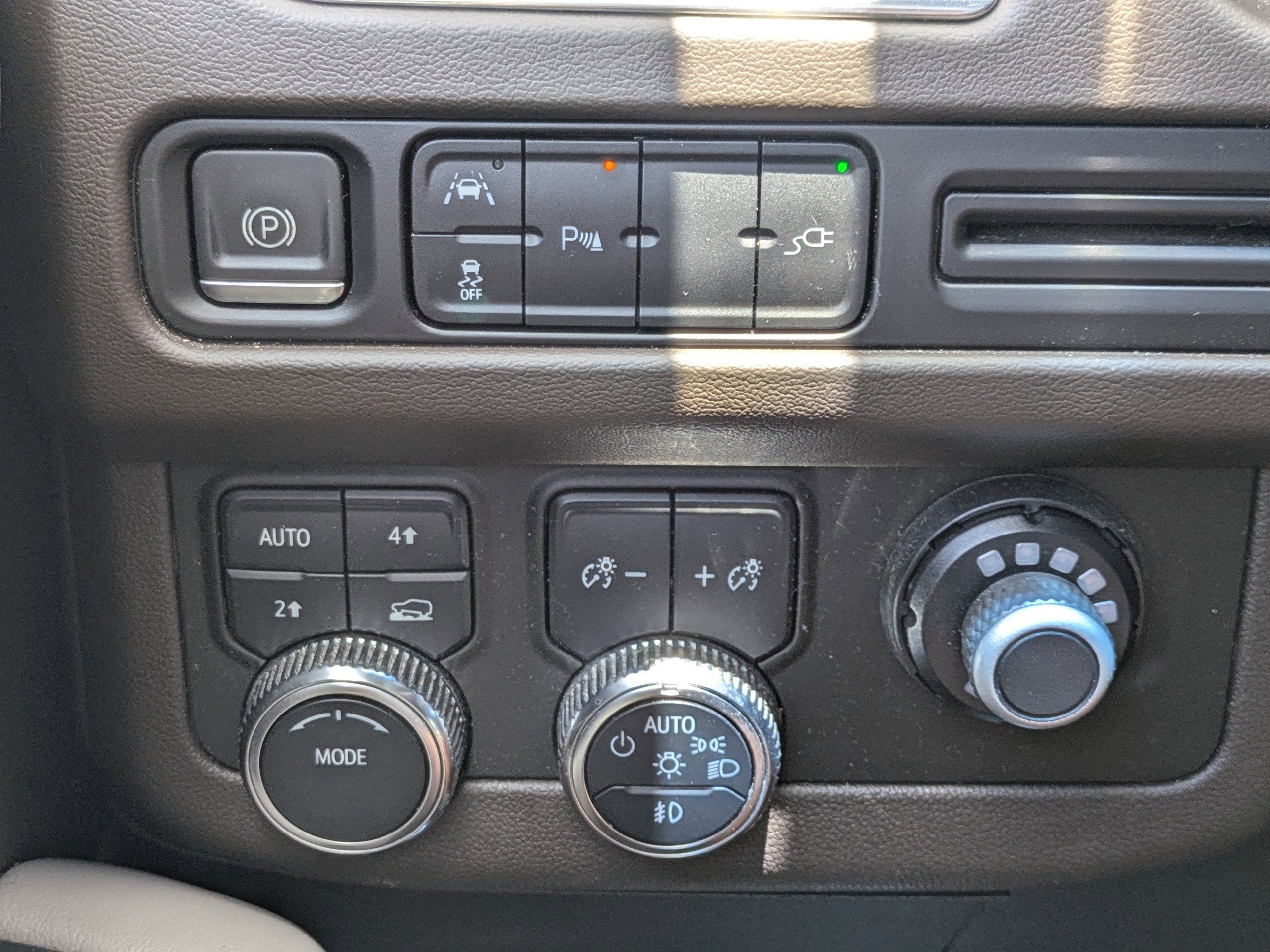 Used 2021 GMC Yukon SLT w/ SLT Premium Package AWD/4WD image 22