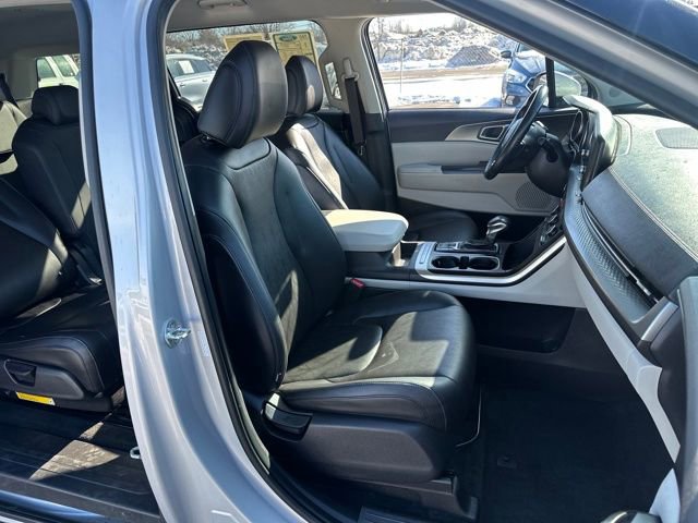 Used 2022 Kia Carnival LX image 15