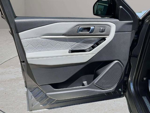 Certified 2025 Ford Explorer Platinum w/ Ultimate Package AWD/4WD image 15
