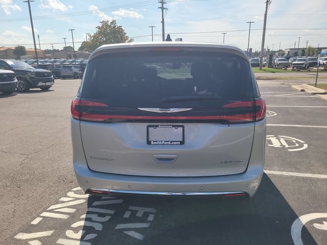 Used 2024 Chrysler Pacifica Limited FWD image 5