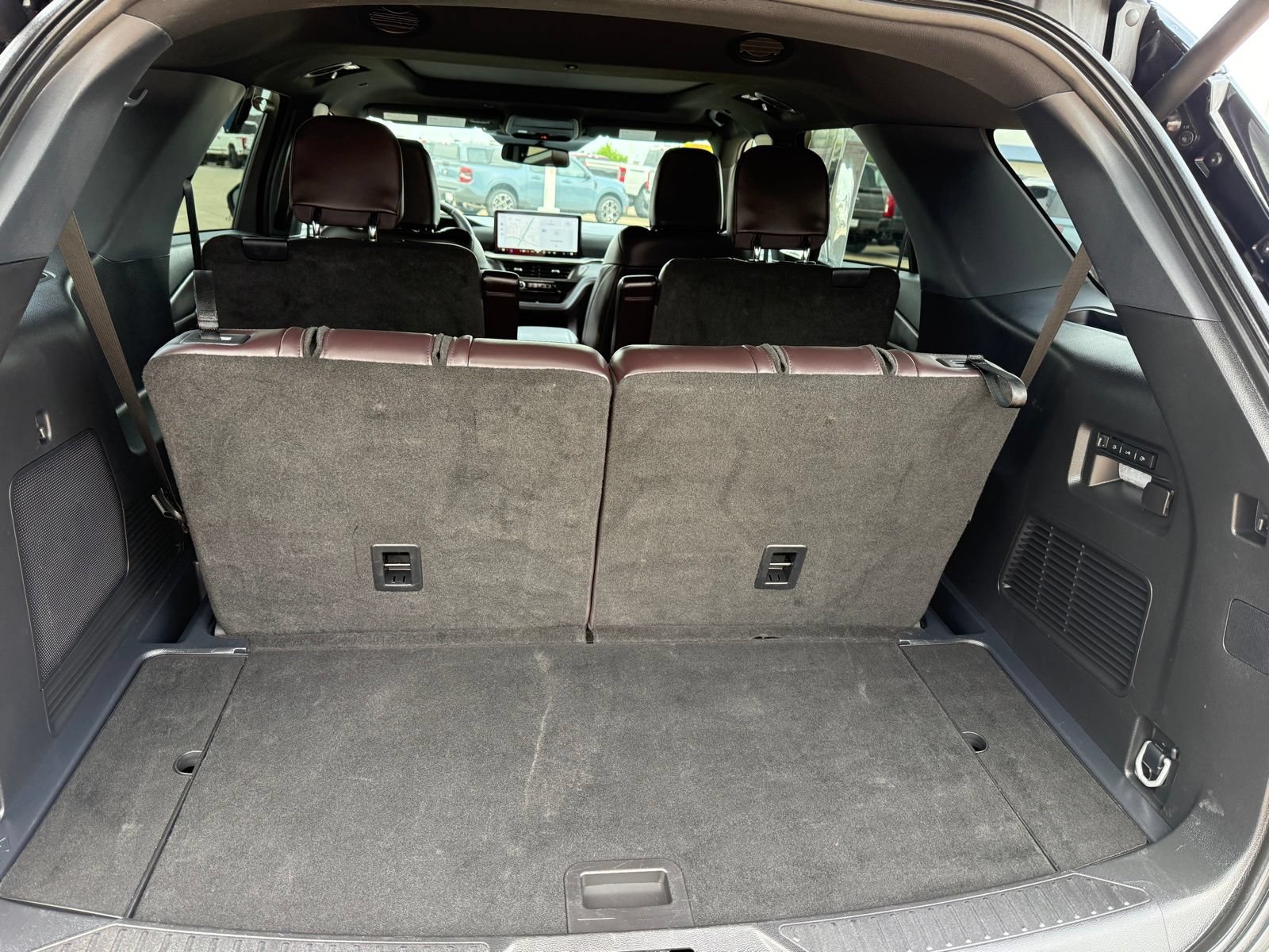 Certified 2025 Ford Explorer Platinum w/ LUX Leather Package AWD/4WD image 21