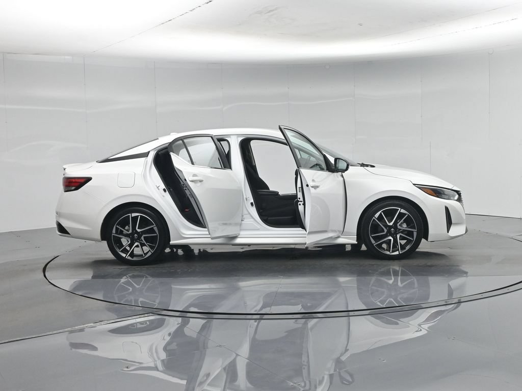 Used 2024 Nissan Sentra SR FWD image 5