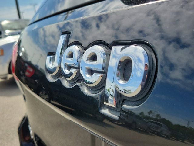 Used 2017 Jeep Grand Cherokee Laredo w/ Quick Order Package 23E AWD/4WD image 8