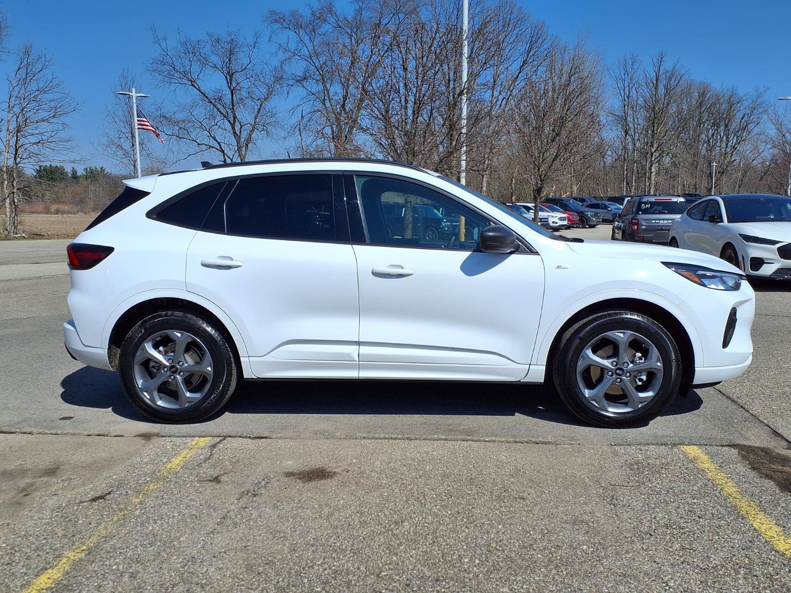 Certified 2023 Ford Escape ST-Line image 9