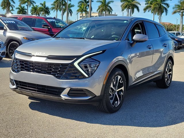 Used 2024 Kia Sportage EX image 3