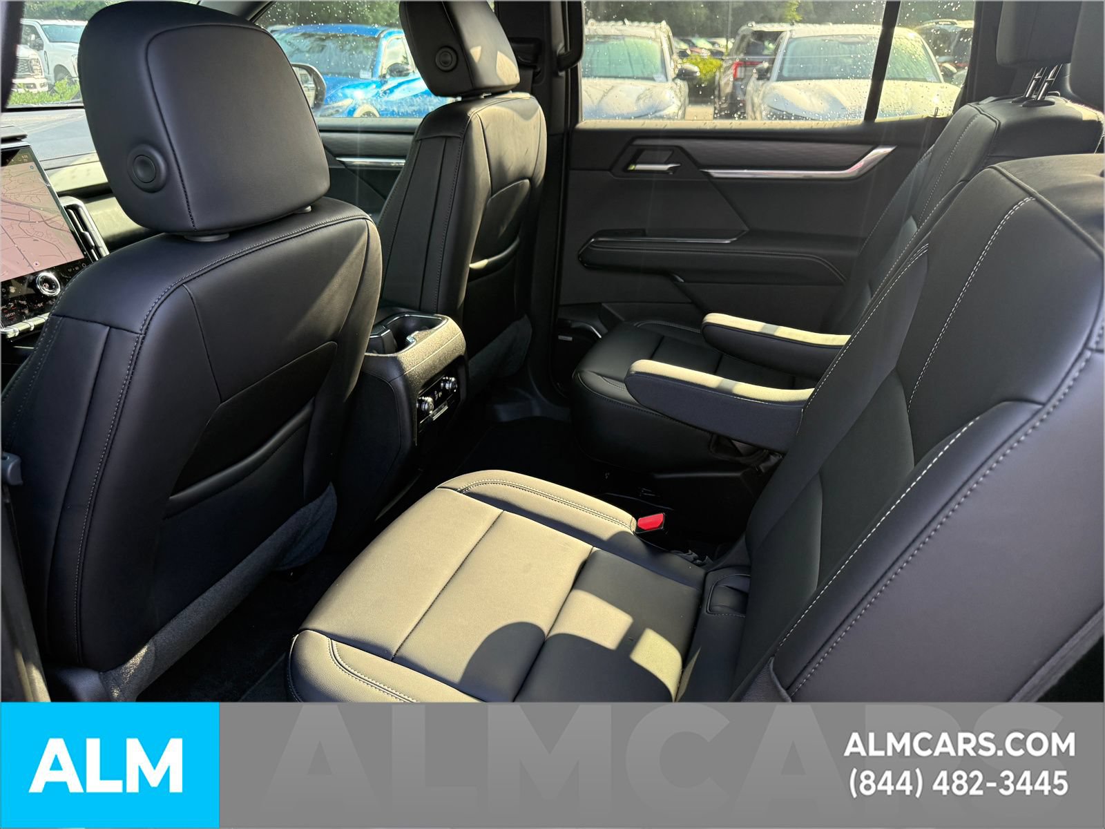 Used 2025 GMC Acadia Elevation w/ Elevation Premium Package FWD image 11