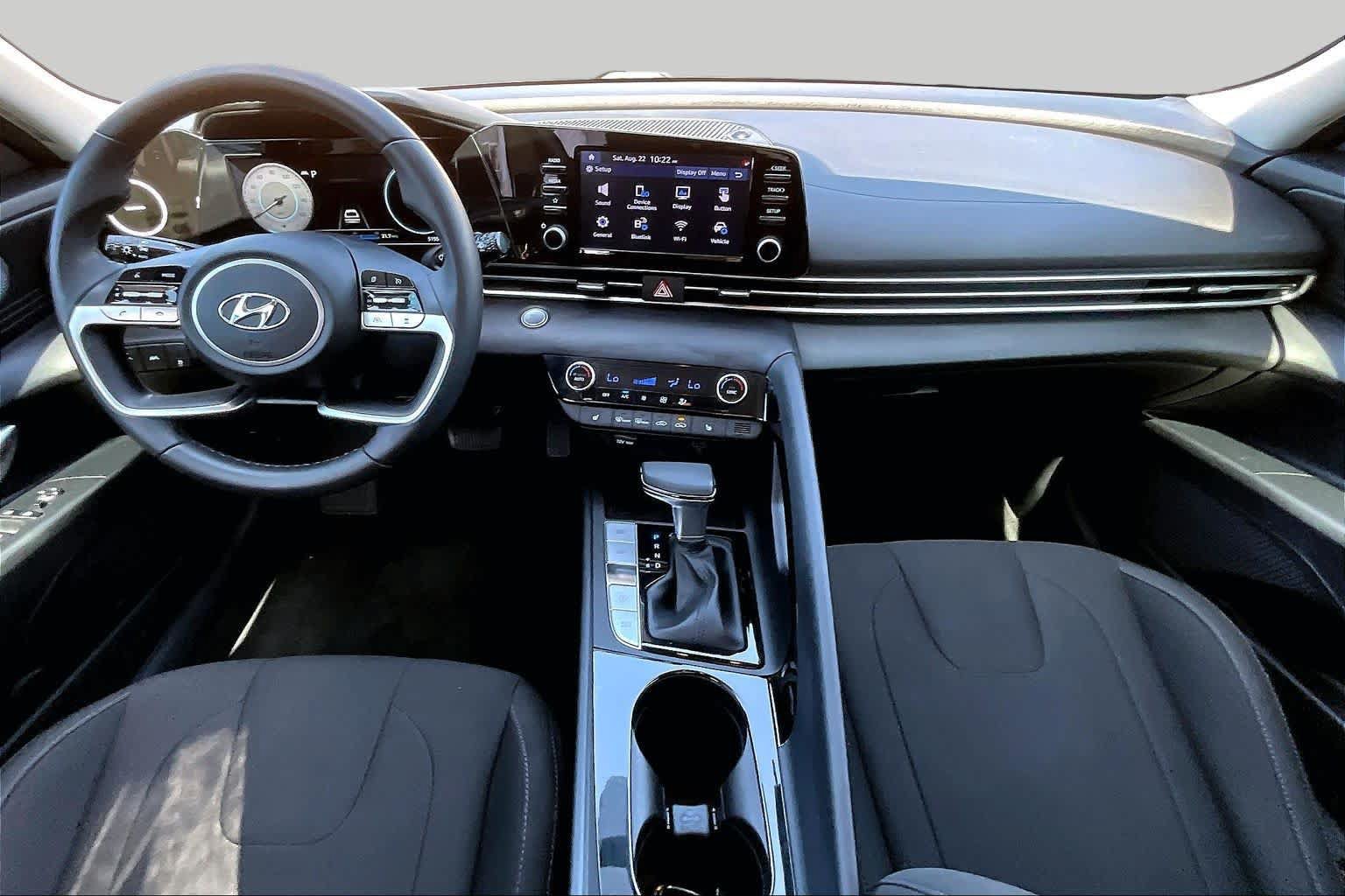 Used 2022 Hyundai Elantra SEL w/ Convenience + Premium Package FWD image 16