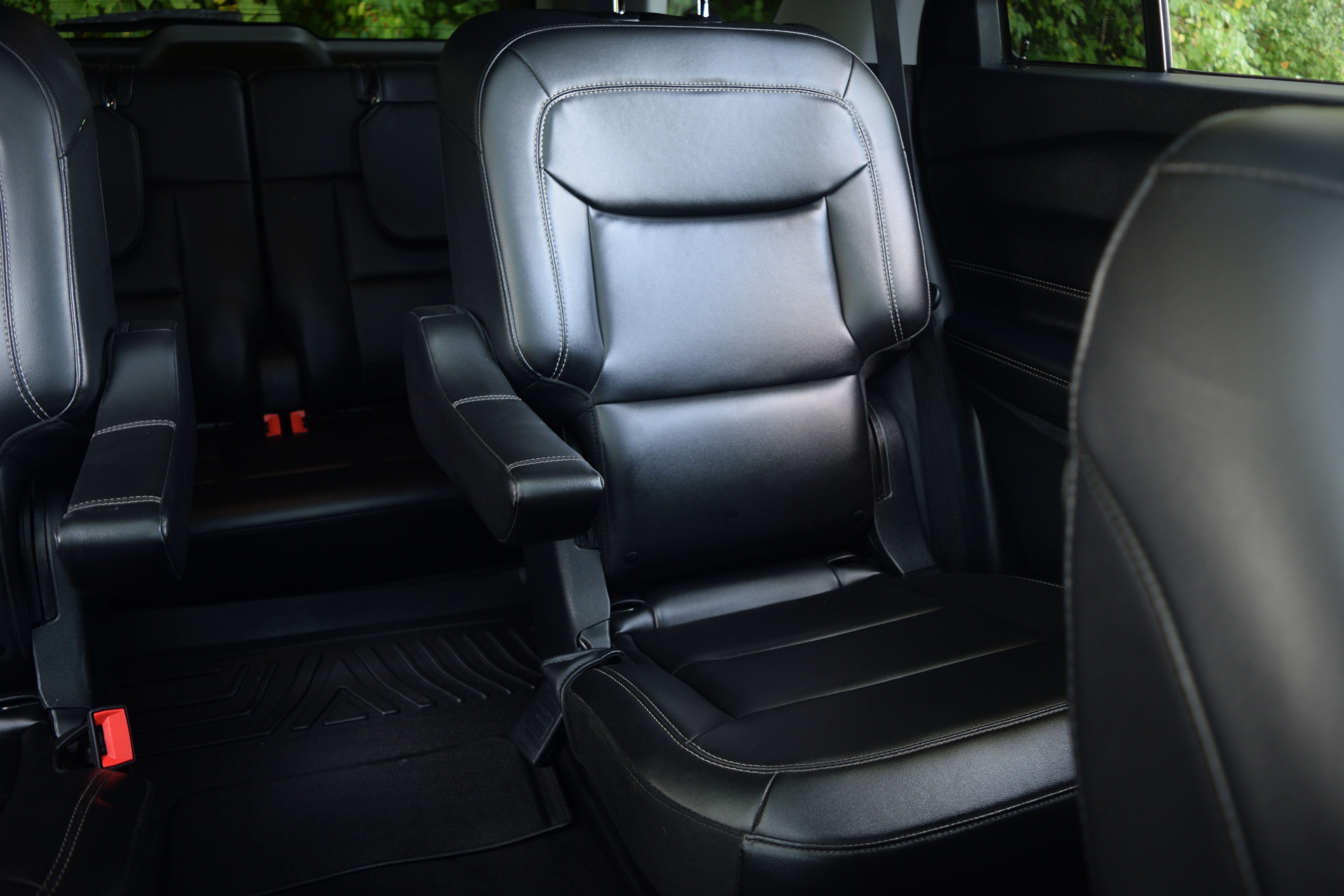 Certified 2022 Ford Explorer XLT w/ Equipment Group 202A image 15