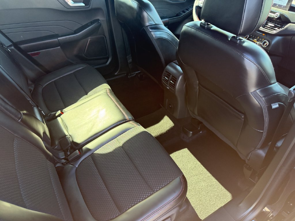 Certified 2025 Ford Escape ST-Line w/ Cold Weather Package FWD image 17
