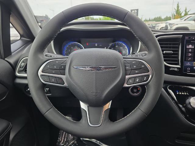 Used 2025 Chrysler Pacifica Select FWD image 20