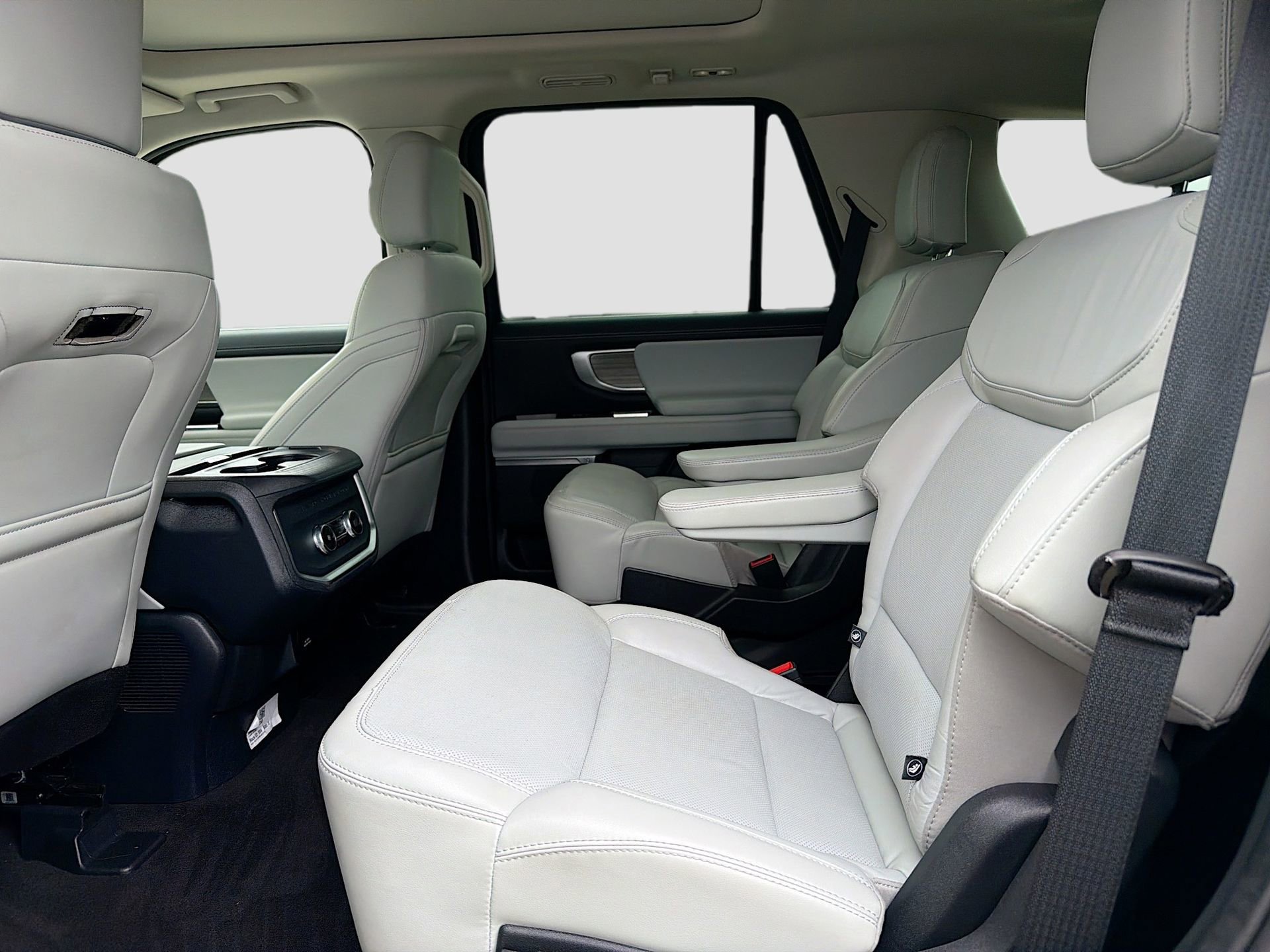 Certified 2025 Ford Expedition Platinum AWD/4WD image 28
