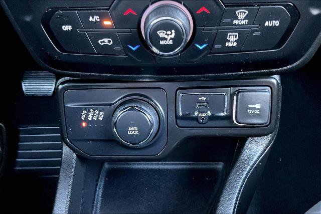 Used 2023 Jeep Renegade Latitude AWD/4WD image 32