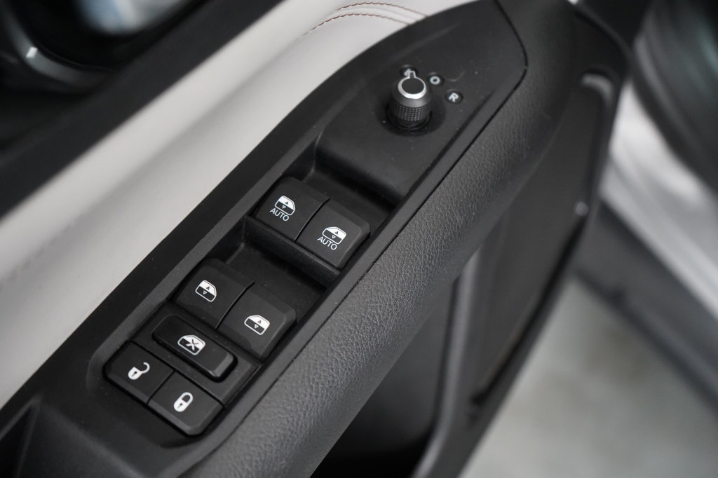 Used 2022 Jeep Compass Limited AWD/4WD image 18