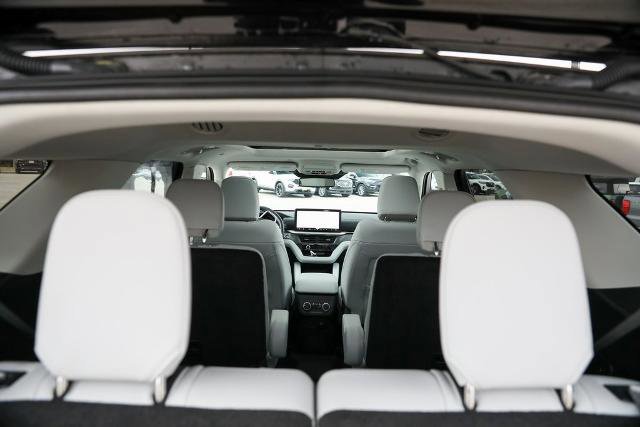 Certified 2025 Ford Explorer Platinum w/ LUX Leather Package image 16