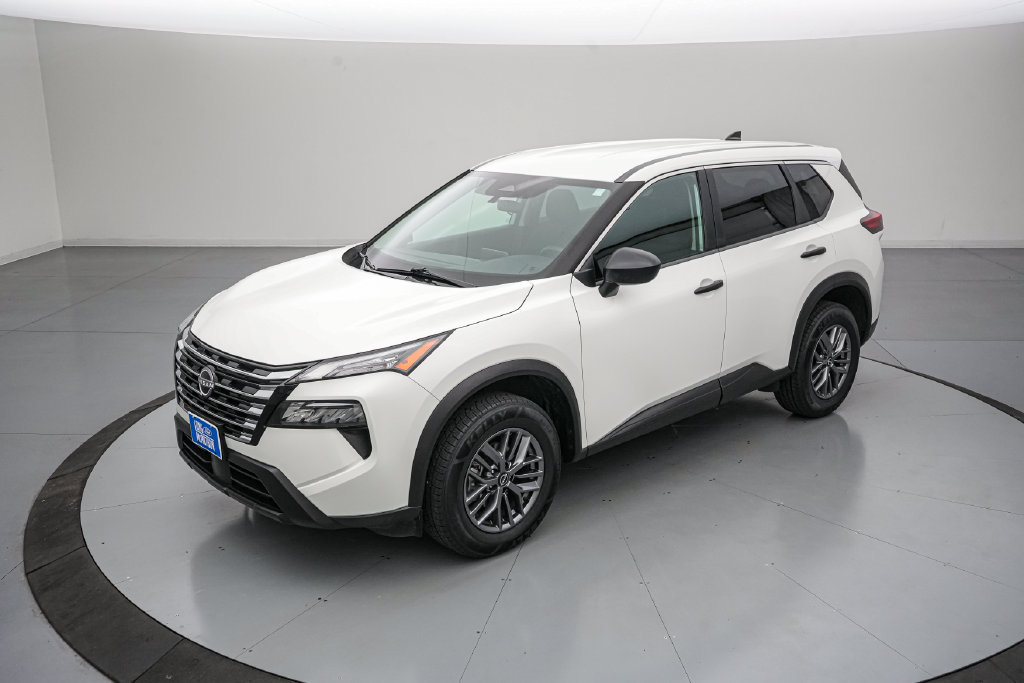 Used 2025 Nissan Rogue S AWD/4WD image 8
