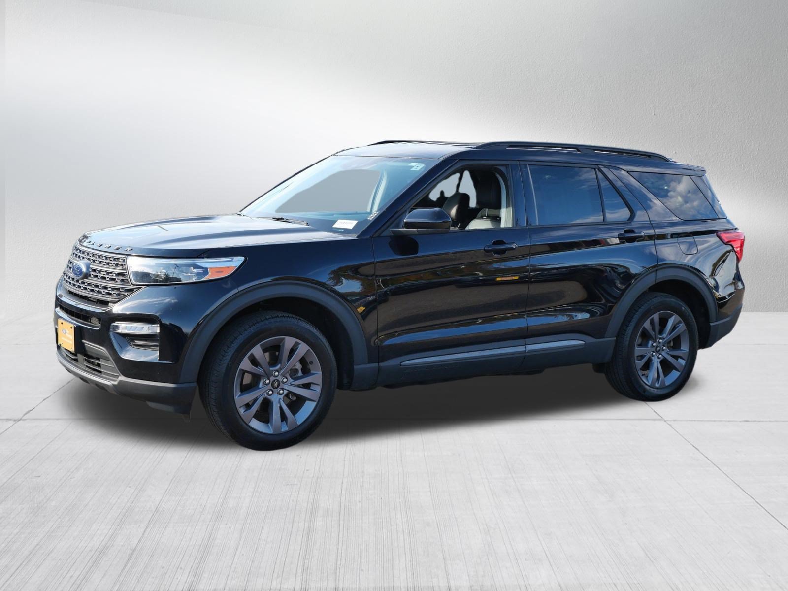 Certified 2023 Ford Explorer XLT w/ Equipment Group 202A AWD/4WD image 3