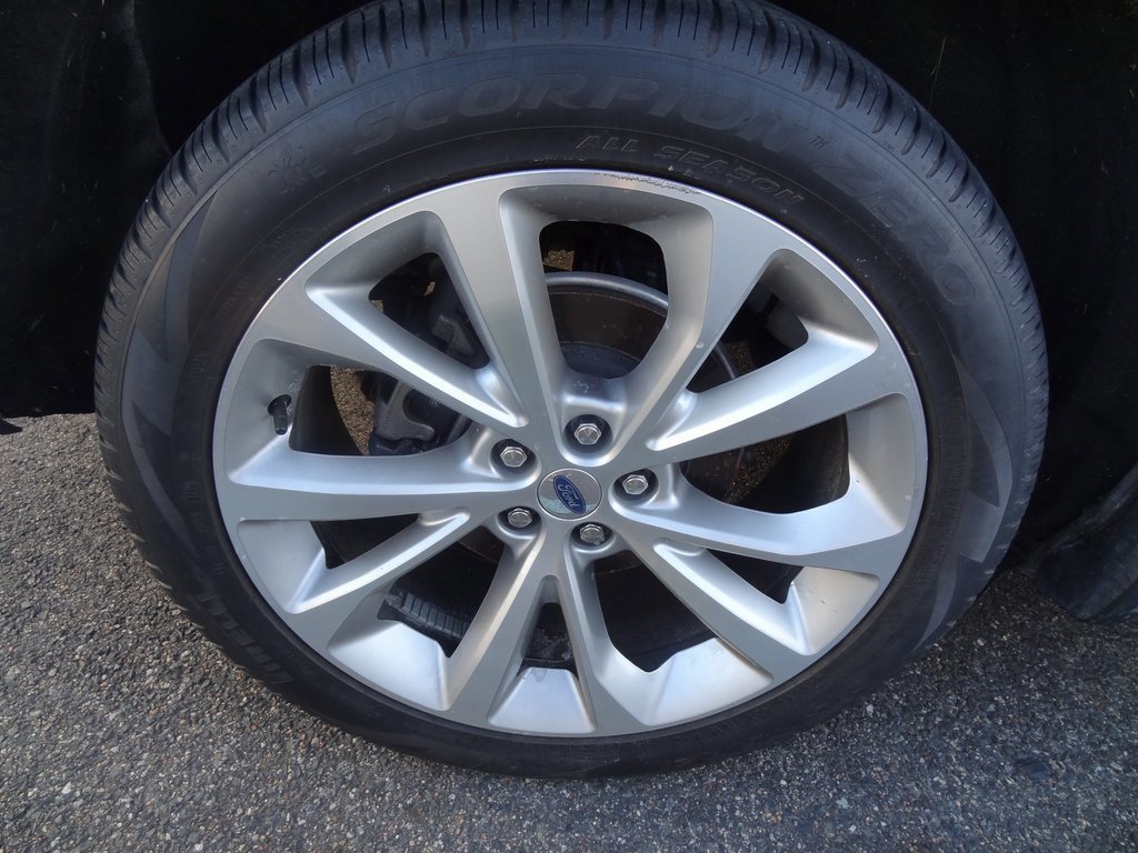 Certified 2022 Ford Explorer Platinum w/ Equipment Group 601A image 13