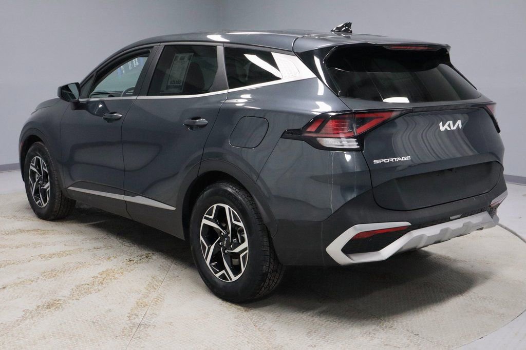 Used 2024 Kia Sportage LX image 3