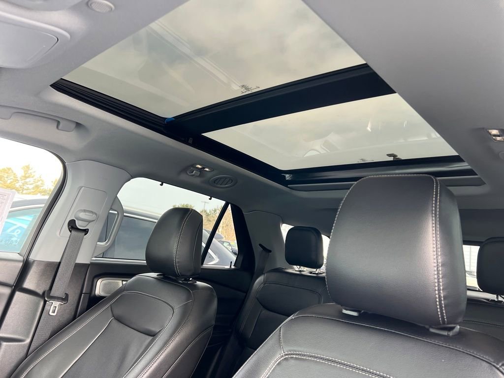 Certified 2023 Ford Explorer Limited w/ Limited Technology Package image 27