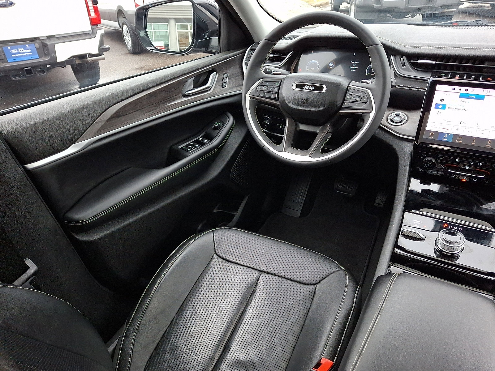 Used 2023 Jeep Grand Cherokee L Limited w/ Luxury Tech Group II image 14