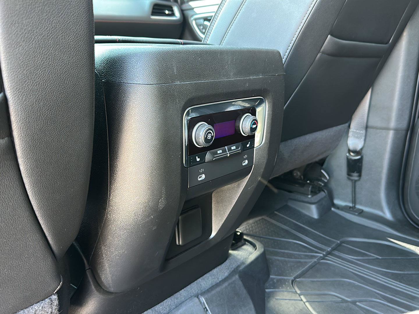 Used 2022 Chevrolet Tahoe RST w/ Luxury Package AWD/4WD image 27