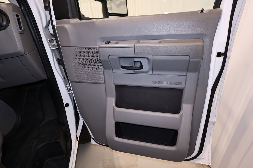 Certified 2019 Ford E-450 and Econoline 450 Super Duty w/ Power Windows & Locks Group RWD image 19