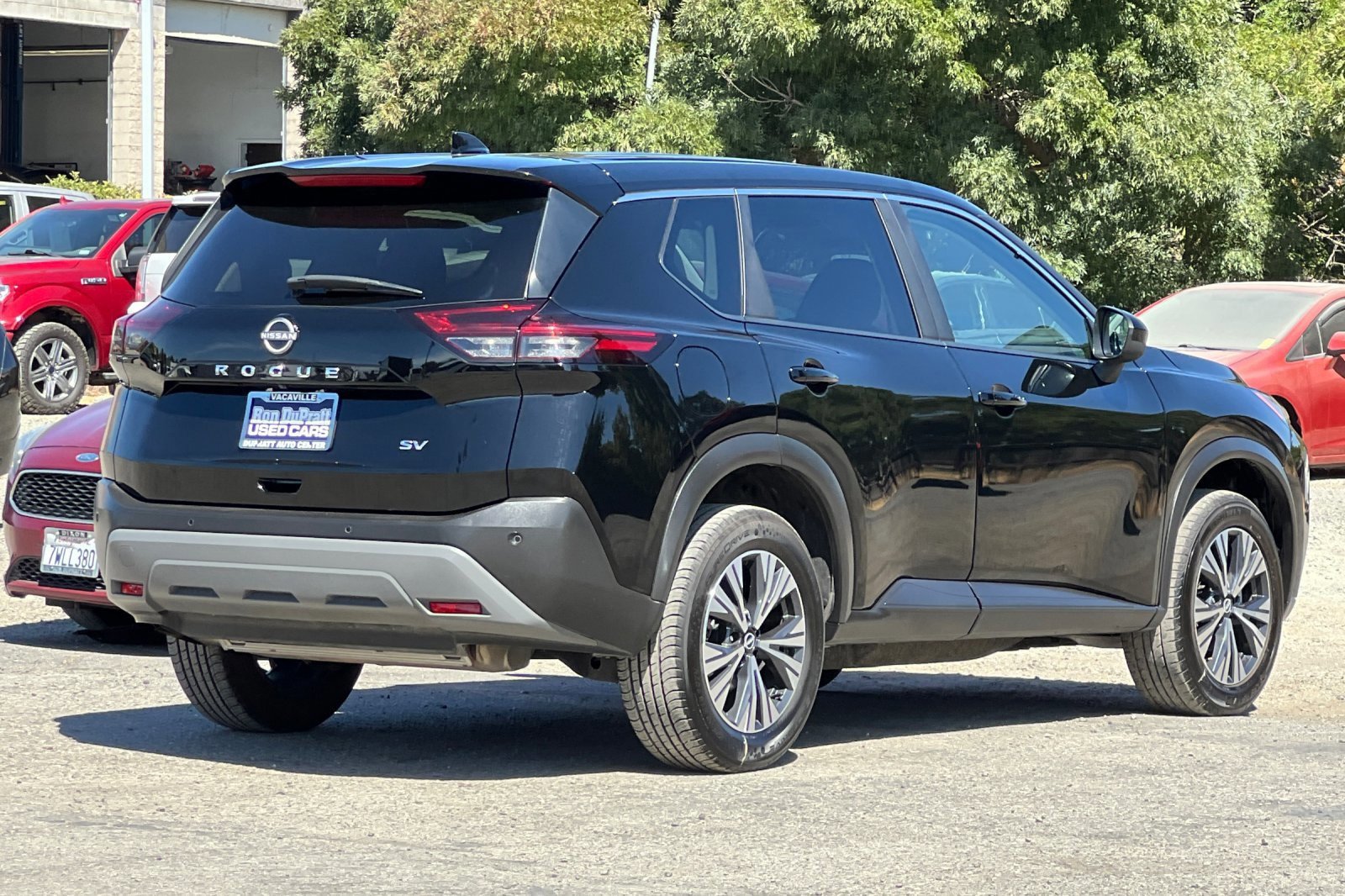 Used 2023 Nissan Rogue SV image 5