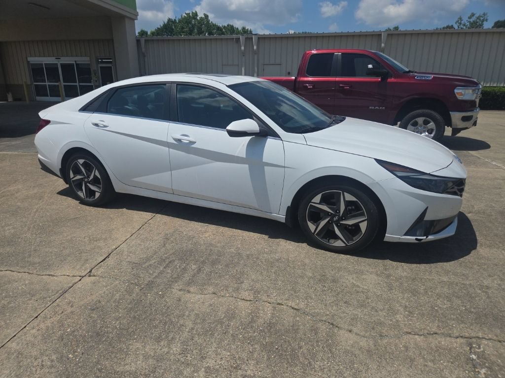Used 2023 Hyundai Elantra Limited FWD image 11