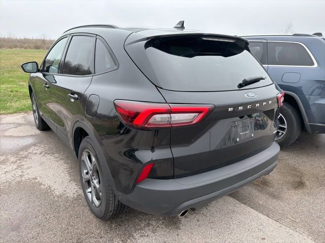 Certified 2025 Ford Escape ST-Line Select AWD/4WD image 8