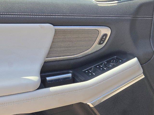 Certified 2025 Ford Expedition Platinum AWD/4WD image 24
