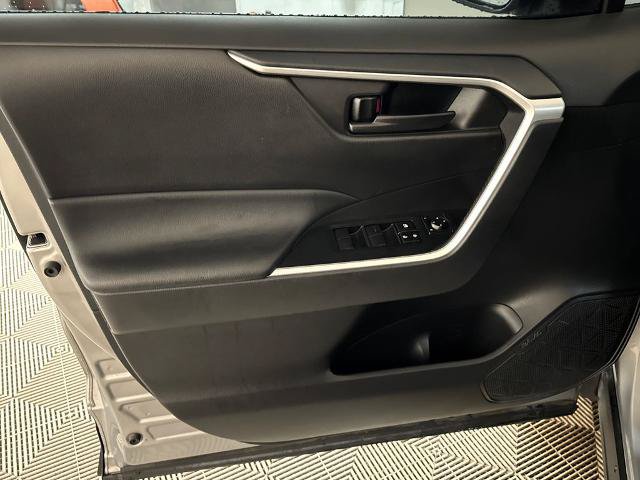 Used 2022 Toyota RAV4 LE AWD/4WD image 15