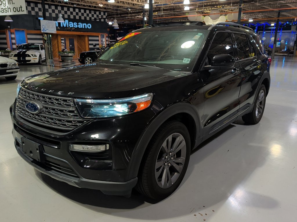 Certified 2022 Ford Explorer XLT w/ Equipment Group 202A AWD/4WD image 2