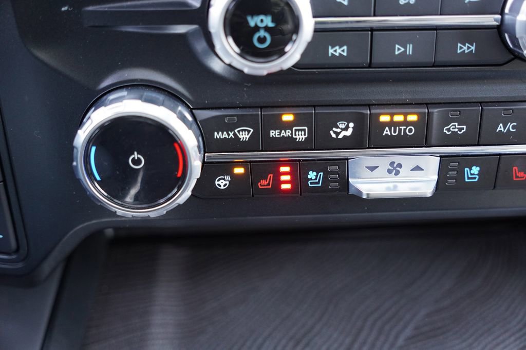 Certified 2024 Ford F350 Platinum w/ Tremor Off-Road Package image 29