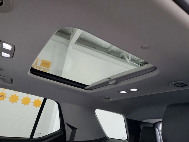 Used 2021 Chevrolet Traverse Premier w/ Redline Edition image 10