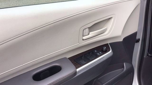 Used 2024 Toyota Sienna LE image 14