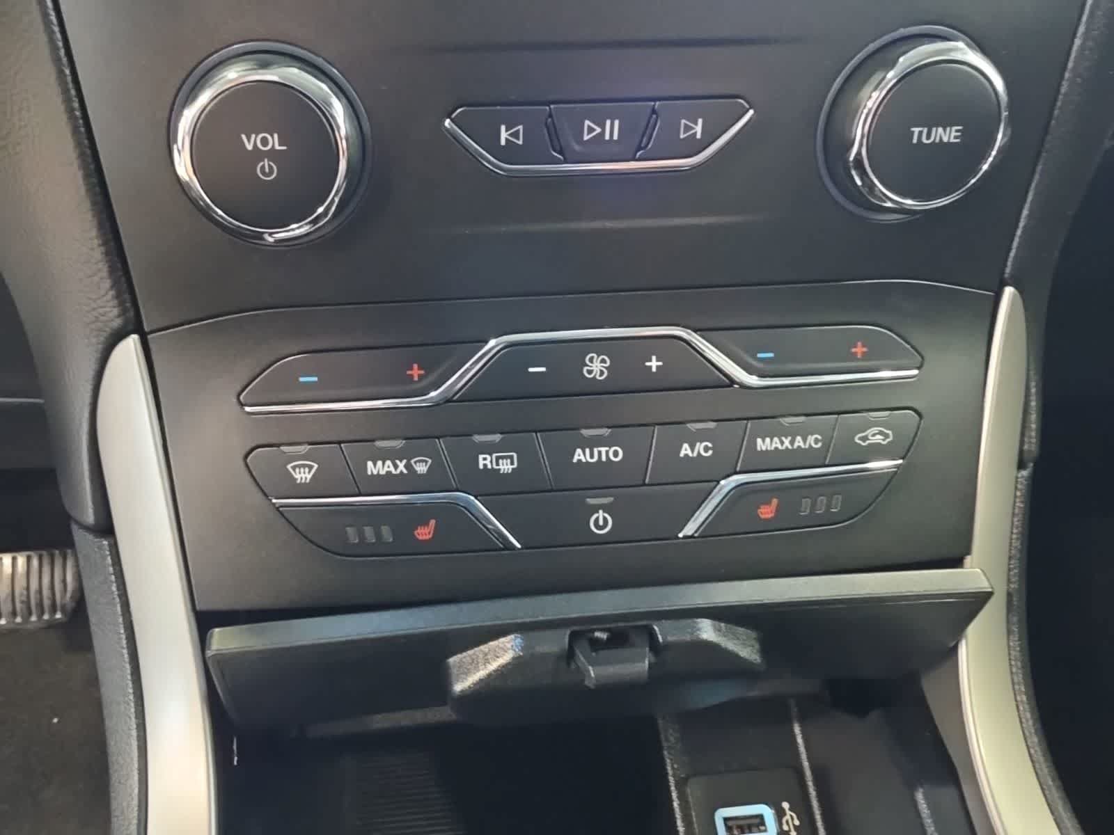 Certified 2020 Ford Edge SEL AWD/4WD image 24