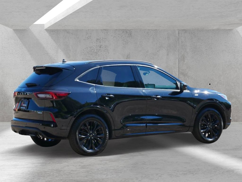 Certified 2023 Ford Escape ST-Line Elite w/ Premium Technology Package AWD/4WD image 3