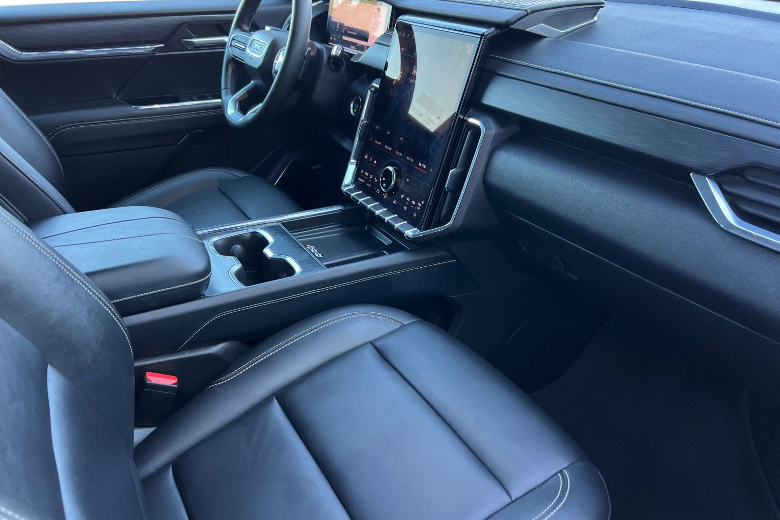 Used 2024 GMC Acadia Elevation image 18