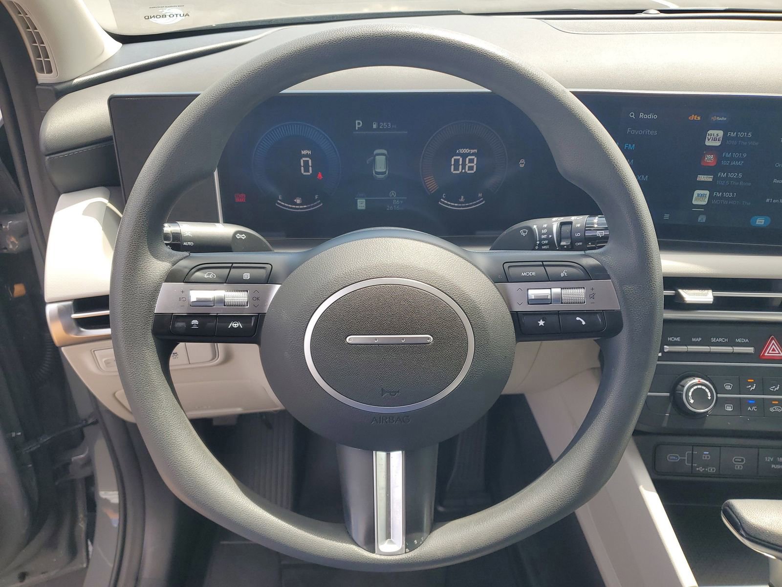 Used 2025 Hyundai Tucson SE image 17