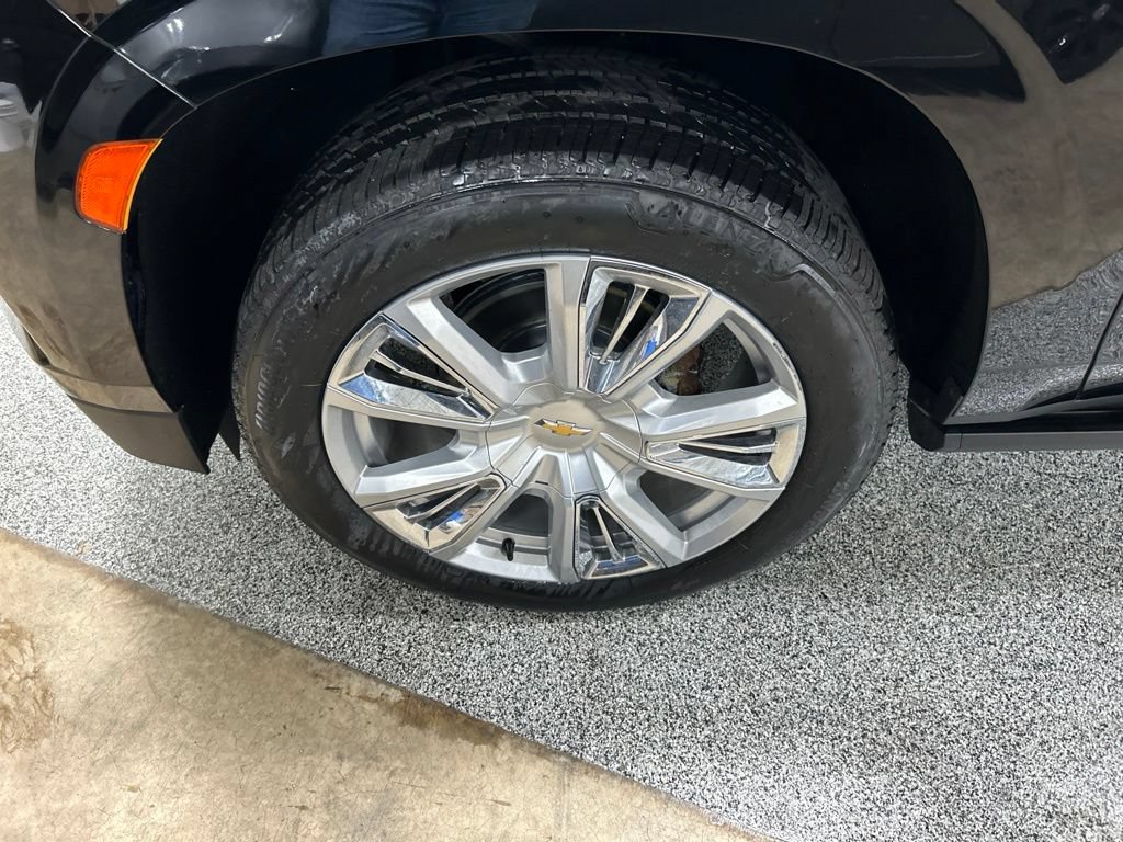 Used 2023 Chevrolet Suburban High Country AWD/4WD image 37