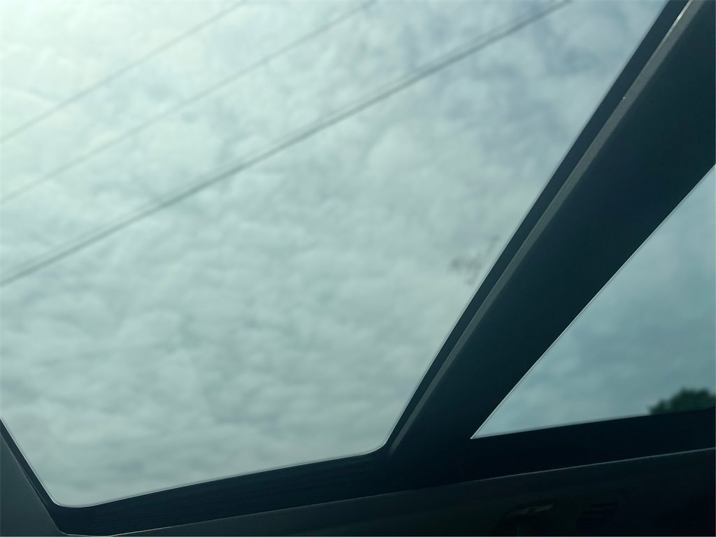 Certified 2022 Ford Explorer XLT w/ Equipment Group 202A image 22