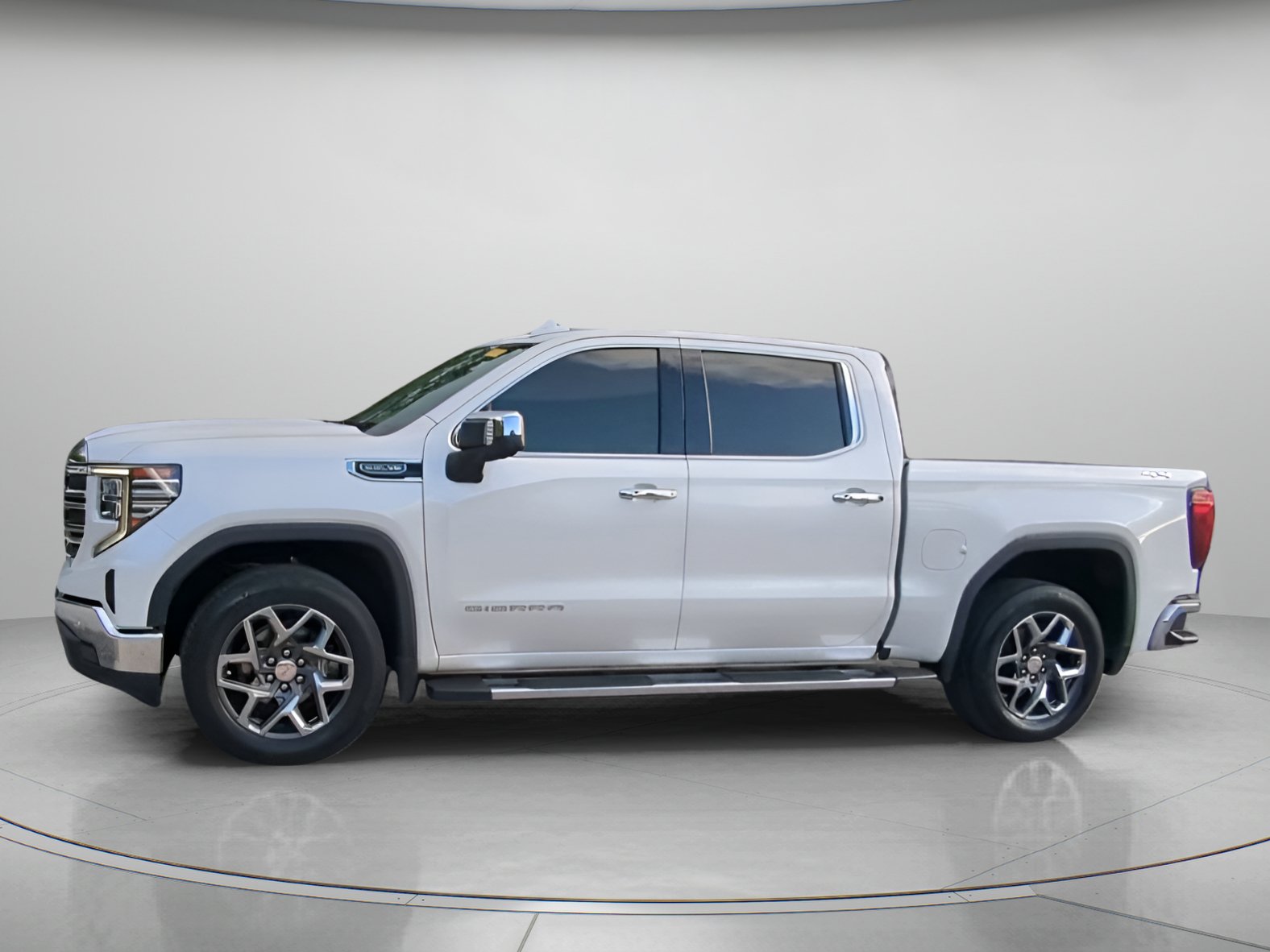 Used 2022 GMC Sierra 1500 SLT w/ SLT Premium Package AWD/4WD image 15