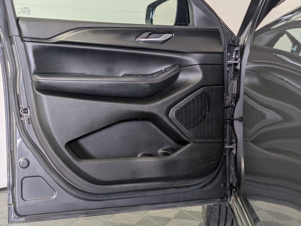 Used 2023 Jeep Grand Cherokee Altitude AWD/4WD image 25