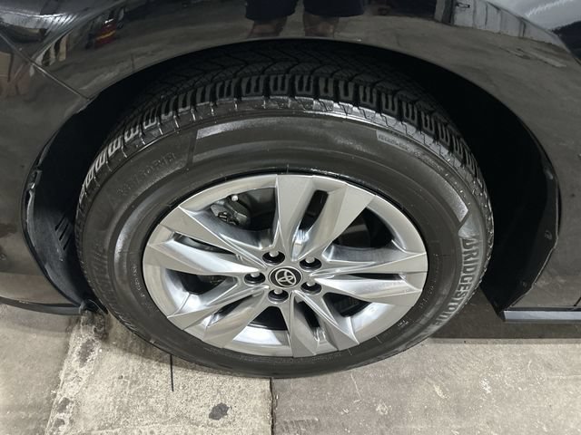 Used 2024 Toyota Sienna Limited AWD/4WD image 23