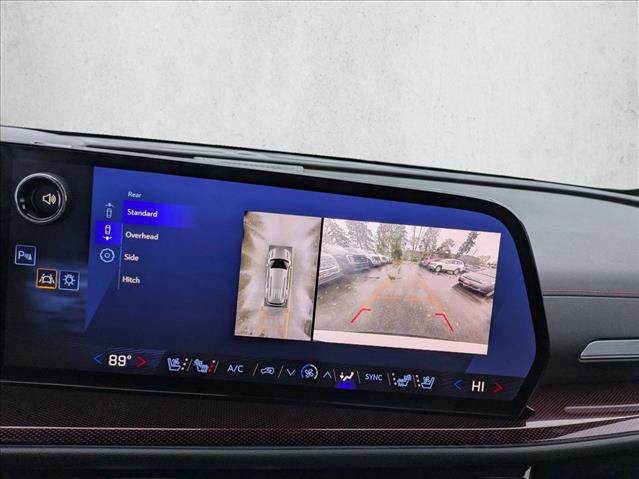 Used 2025 Chevrolet Traverse RS image 15