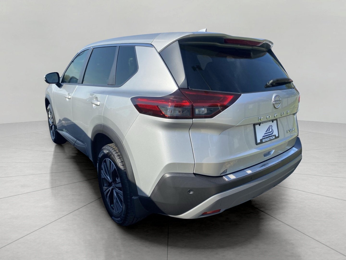 Used 2023 Nissan Rogue SV AWD/4WD image 6